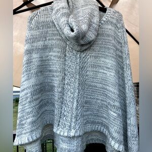🩶NHBM Lg Knit Light weight White/Gray Sweater Poncho with removable collar